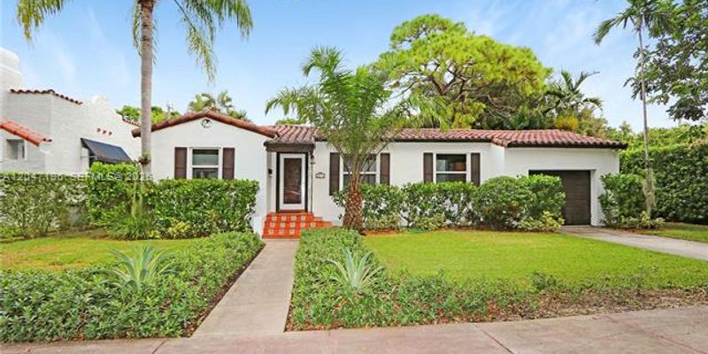 Coral Gables House: 221 Camilo Ave