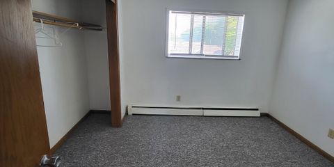 32 bedroom.jpg