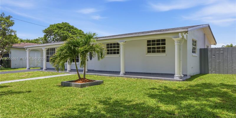 Hollywood House: 4225 Monroe St