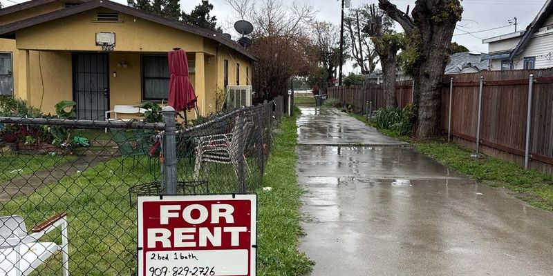 Ontario House: 946 E Nocta St