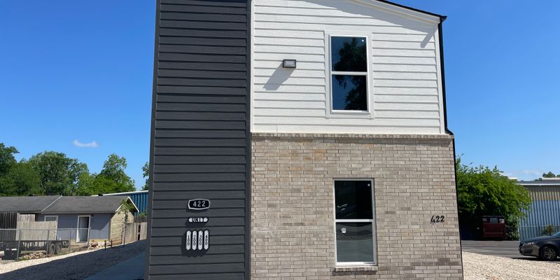 Tyler Apartment: 422 E Houston St