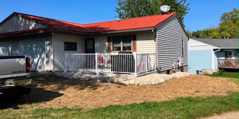 Baraboo House: 803 Walnut St