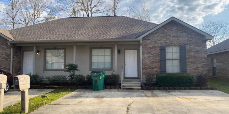 Ponchatoula House: 38748 Blailey Dr