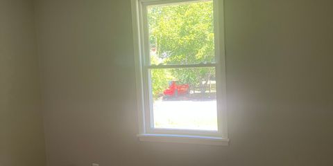 206 D Carlton St living room .jpg