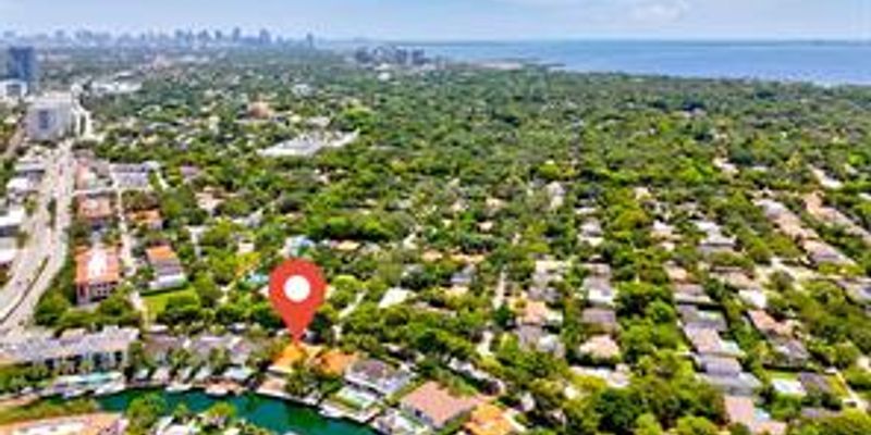 Coral Gables House: 5200 Riviera Dr