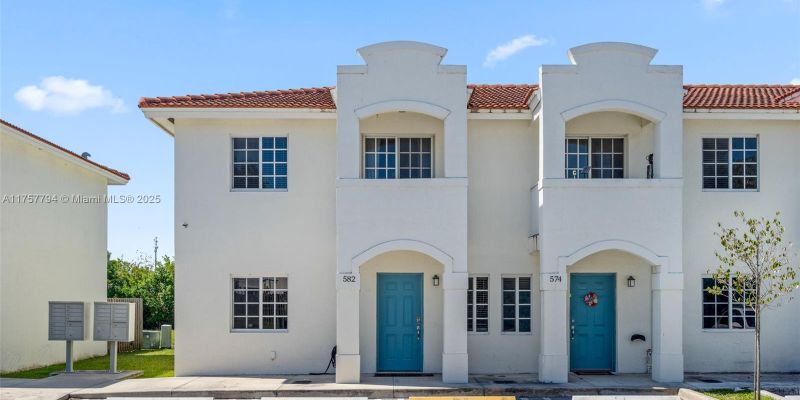 Homestead House: 582 SW 2nd Pl