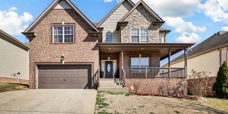 Clarksville House: 1467 Raven Rd