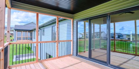 127KinsleyPorch2.jpg
