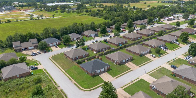 Centerton House: 281 Graystone Cir