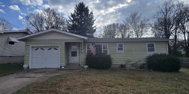 Springfield House: 1320 E Livingston St