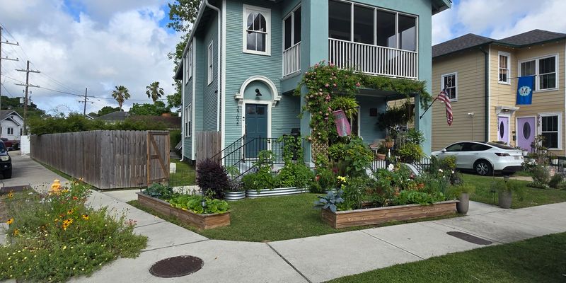 New Orleans Multiplex: 2700 Soniat St