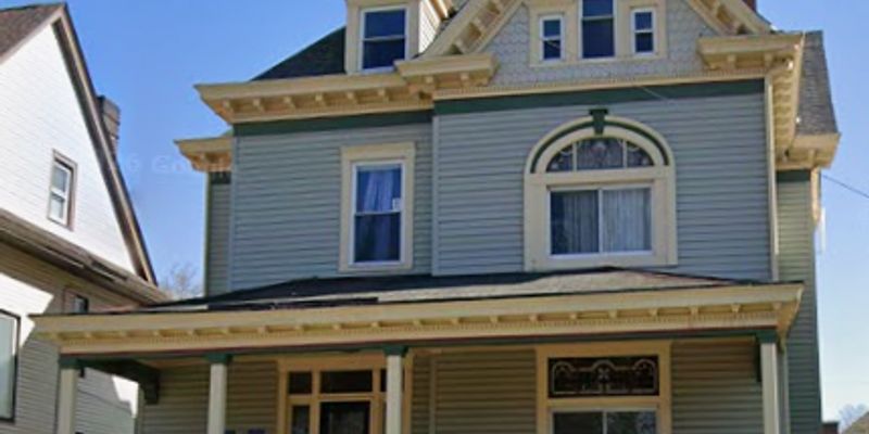 Bellevue Apartment: 464 Teece Ave