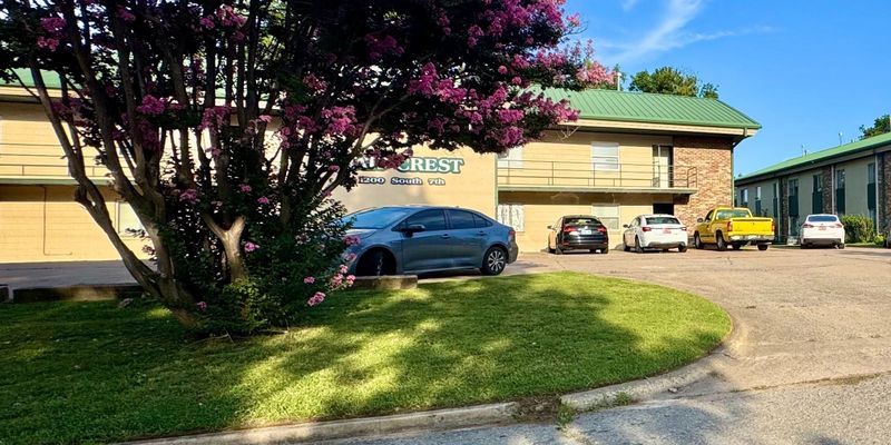 McAlester Apartment: 1200 S 7th St
