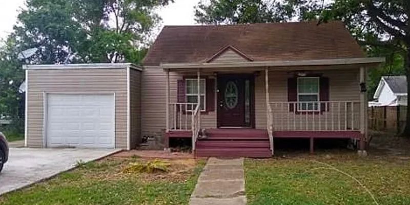 Port Arthur House: 2357 Orchid St