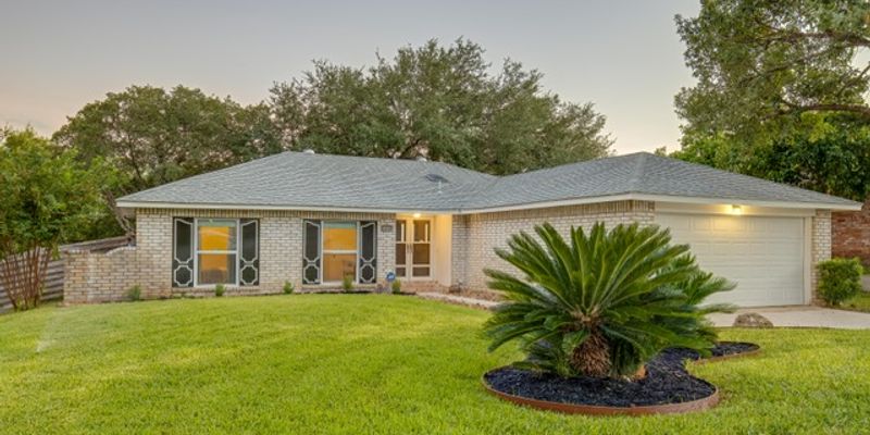 Universal City House: 114 High Oak