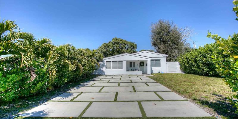 North Miami Beach House: 1445 NE 181st St