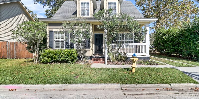 Savannah House: 542 E 31st St