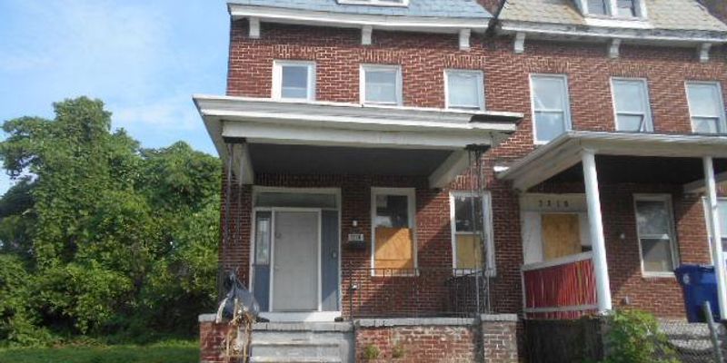 Baltimore House: 3220 W Garrison Ave