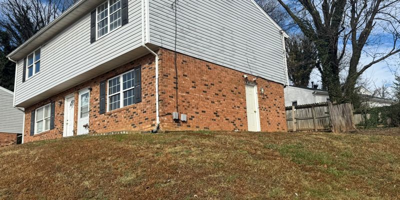 Roanoke House: 1836 Greenbrier Ave SE