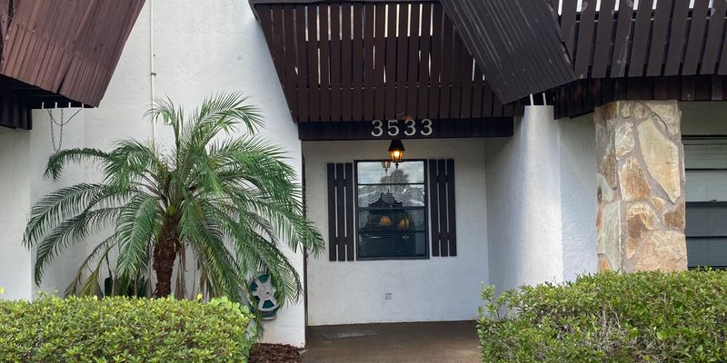 Sebring House: 3533 Edgewater Dr