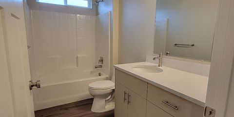 702 bath.JPEG