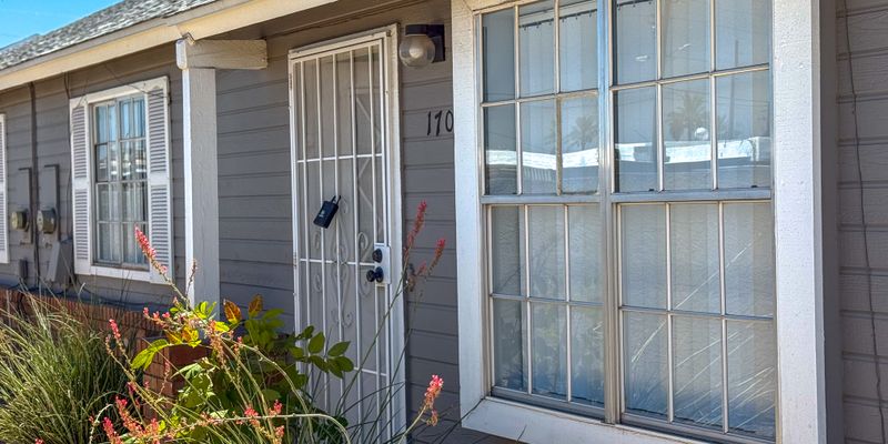 Glendale House: 5960 W Oregon Ave