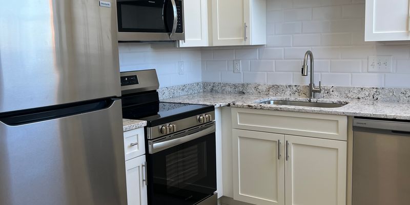 Pulaski Apartment: 500 Pico Terrace