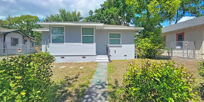 St. Petersburg House: 1035 15th Ave S