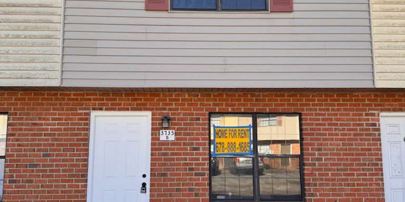 Oakwood House: 3735 Oakwood Hills Dr