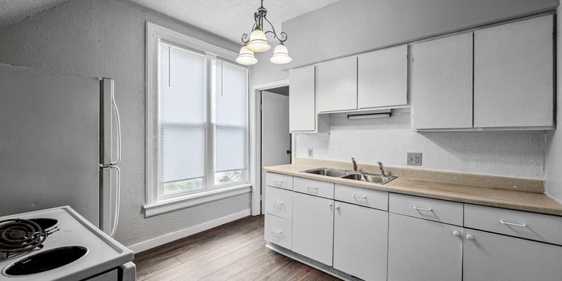 South Bend Apartment: 215 E South St