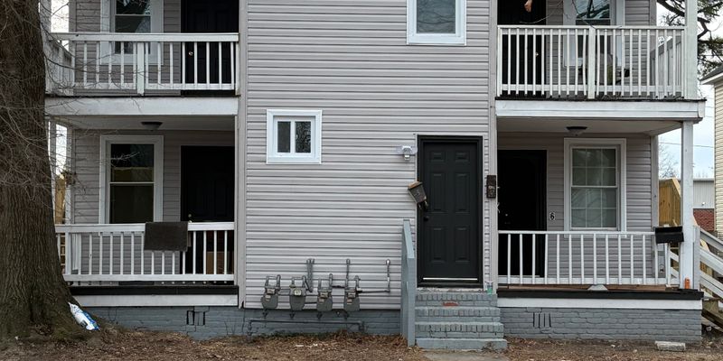 Portsmouth Apartment: 1707 Holladay St