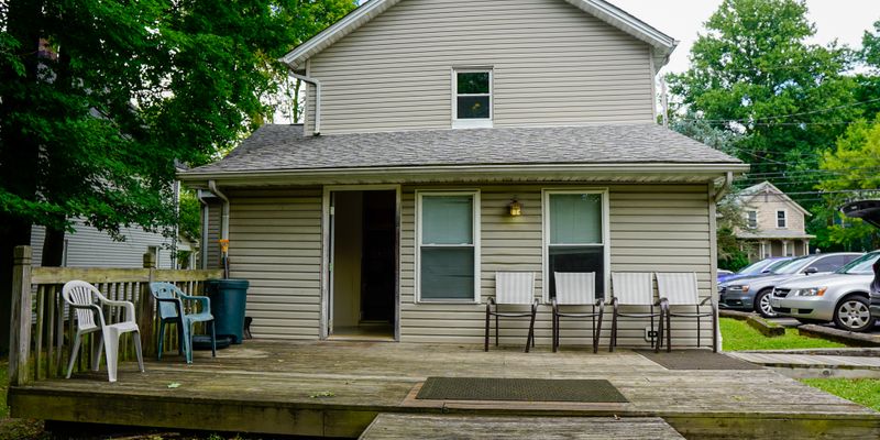 Kent Apartment: 124 Crain Ave