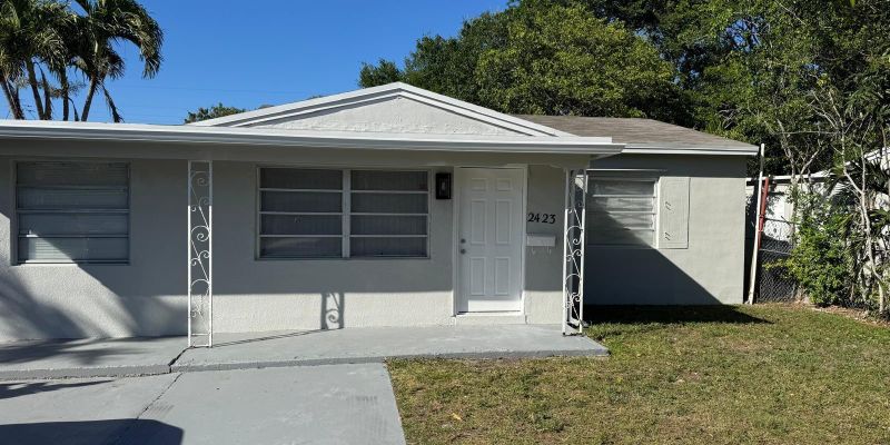 Hollywood House: 2423 Scott St