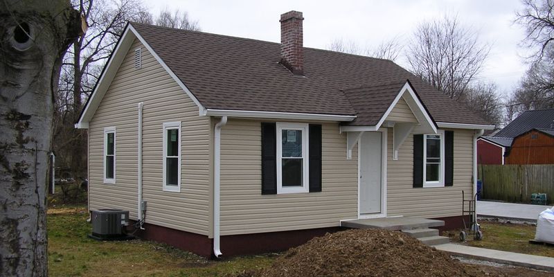 Franklin House: 402 N Railroad St