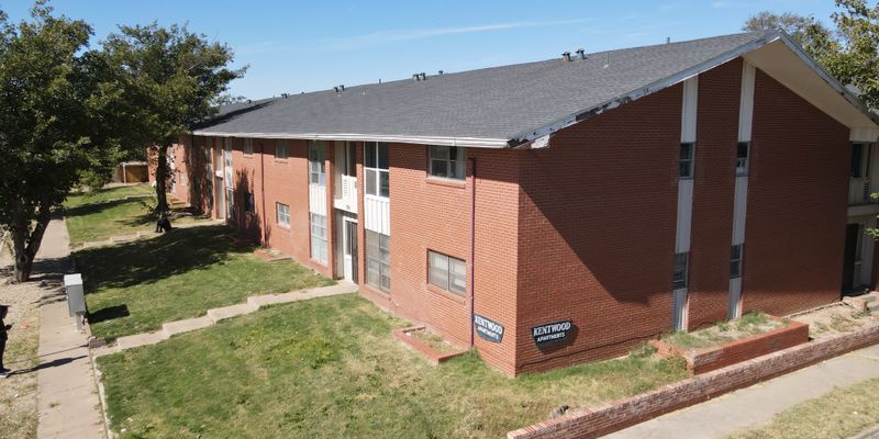 Lubbock Apartment: 1702, 1704, 1706, 2512 26th St