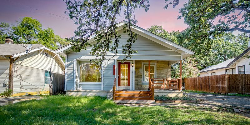 Fort Worth House: 3211 Montague St