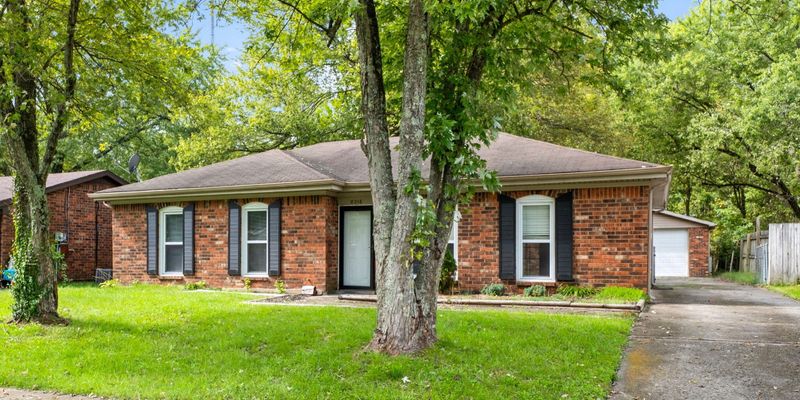 Louisville House: 8216 Afterglow Dr