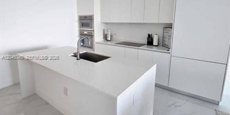 Miami Condo: 725 NE 24th St