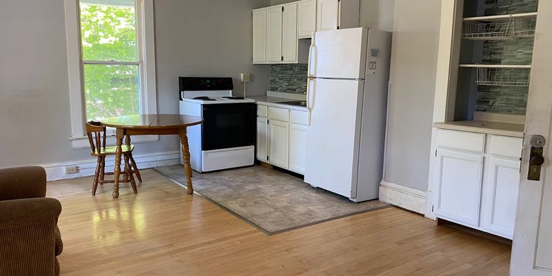 Houghton Apartment: 411 Dodge St