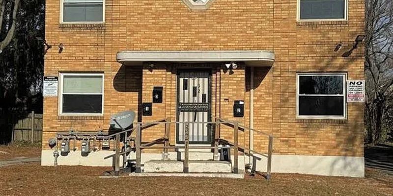 Dayton Apartment: 321 W Norman Ave