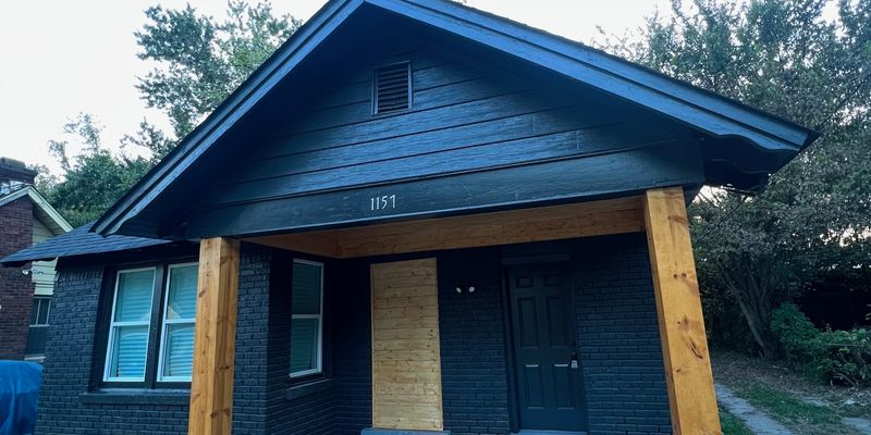 Memphis House: 1157 Melrose St