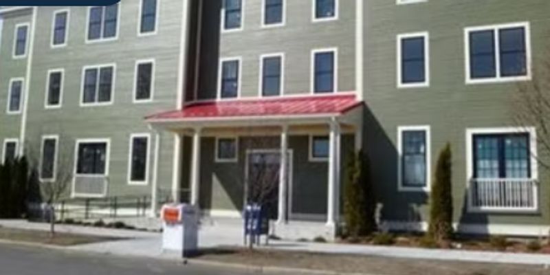 Somerville Apartment: 100 Fellsway W