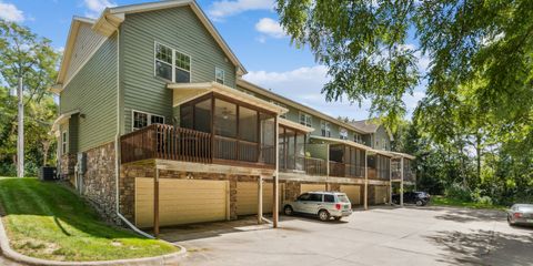 25-173 1894_N_Dubuque_Rd.jpg