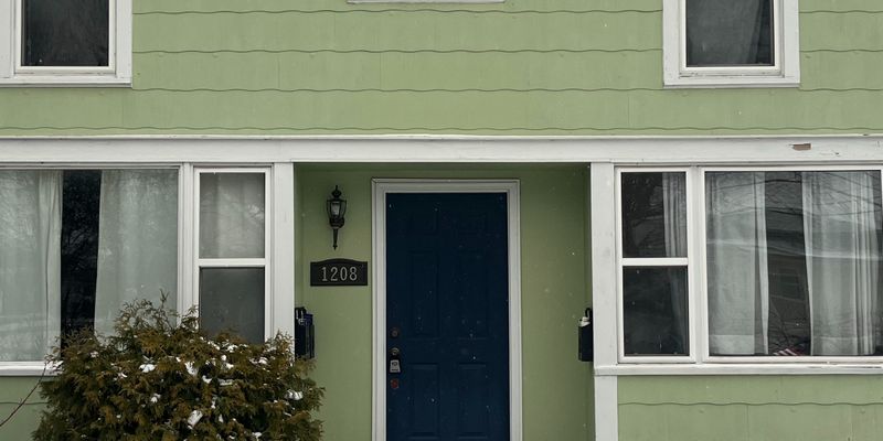 Winona Lake Apartment: 1208 Chestnut Ave