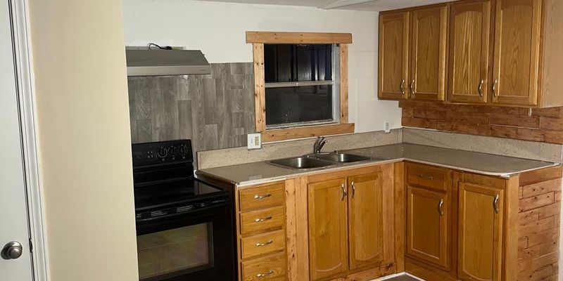 Simpsonville House: 200 Bryson Dr