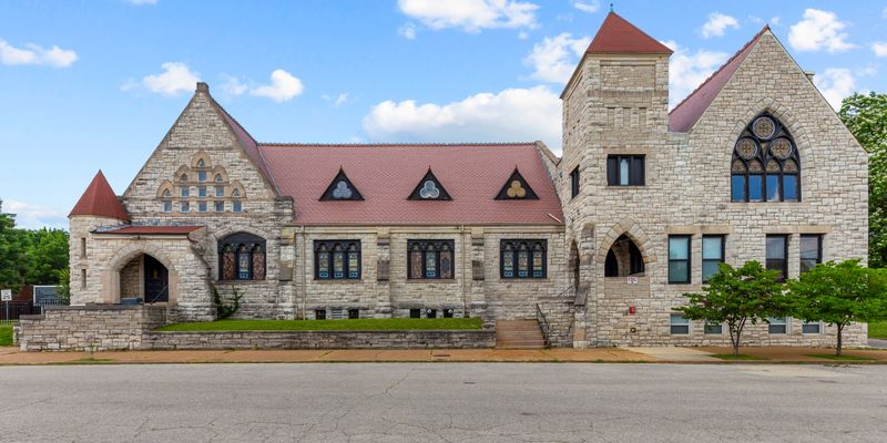 St. Louis Apartment: 4301 Olive St