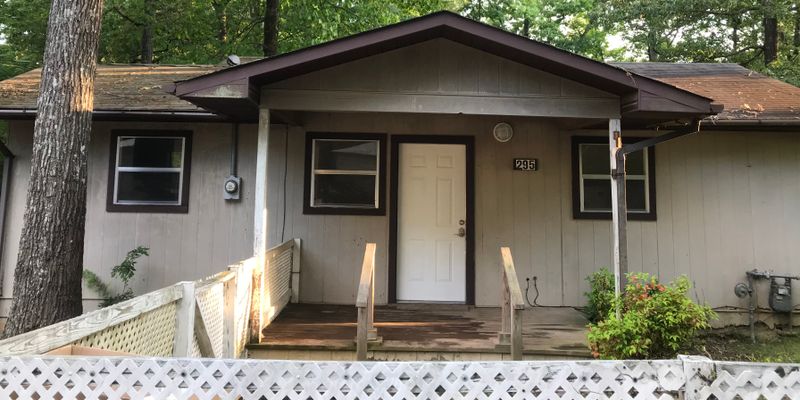 Hot Springs House: 295 Babbs Drive