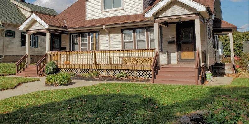 Cudahy Townhome: 3758 E Allerton Ave