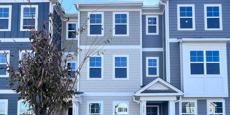 Wake Forest House: 1988 Rosedale Rdg Ave