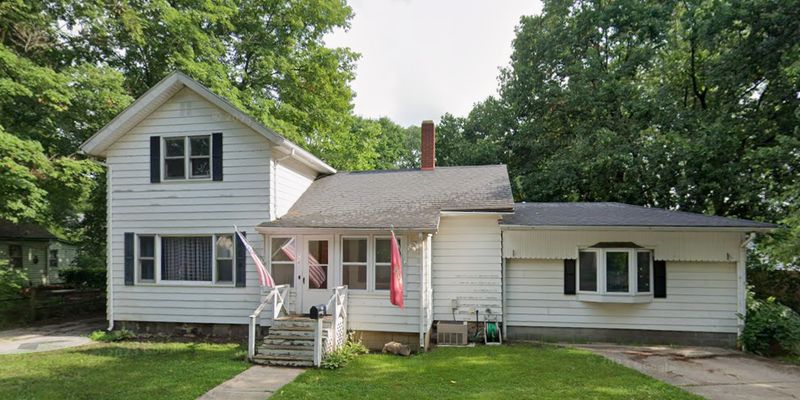 Buchanan House: 114 W Alexander St